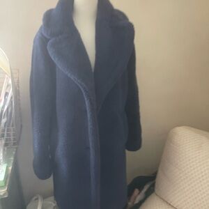 Fabulous Cozy GAP Deep Blue Teddy Bear Pea Coat
Like New! Condition